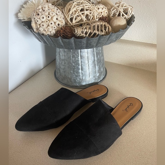 NWT! 🖤 Quipid Black Suede Flats, size 8 W 🖤 - Picture 7 of 8